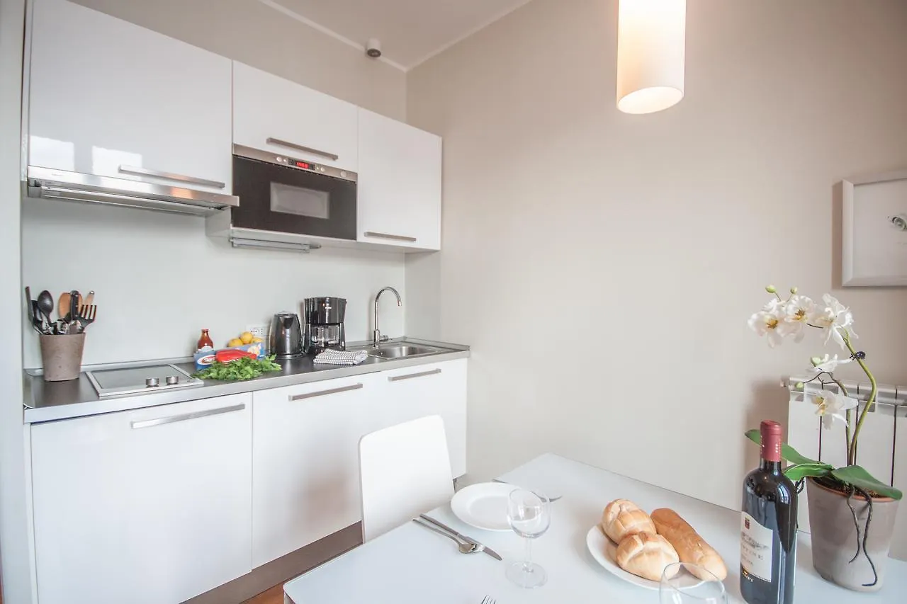 Apartment Rodrigo Lake Side Suite Italy