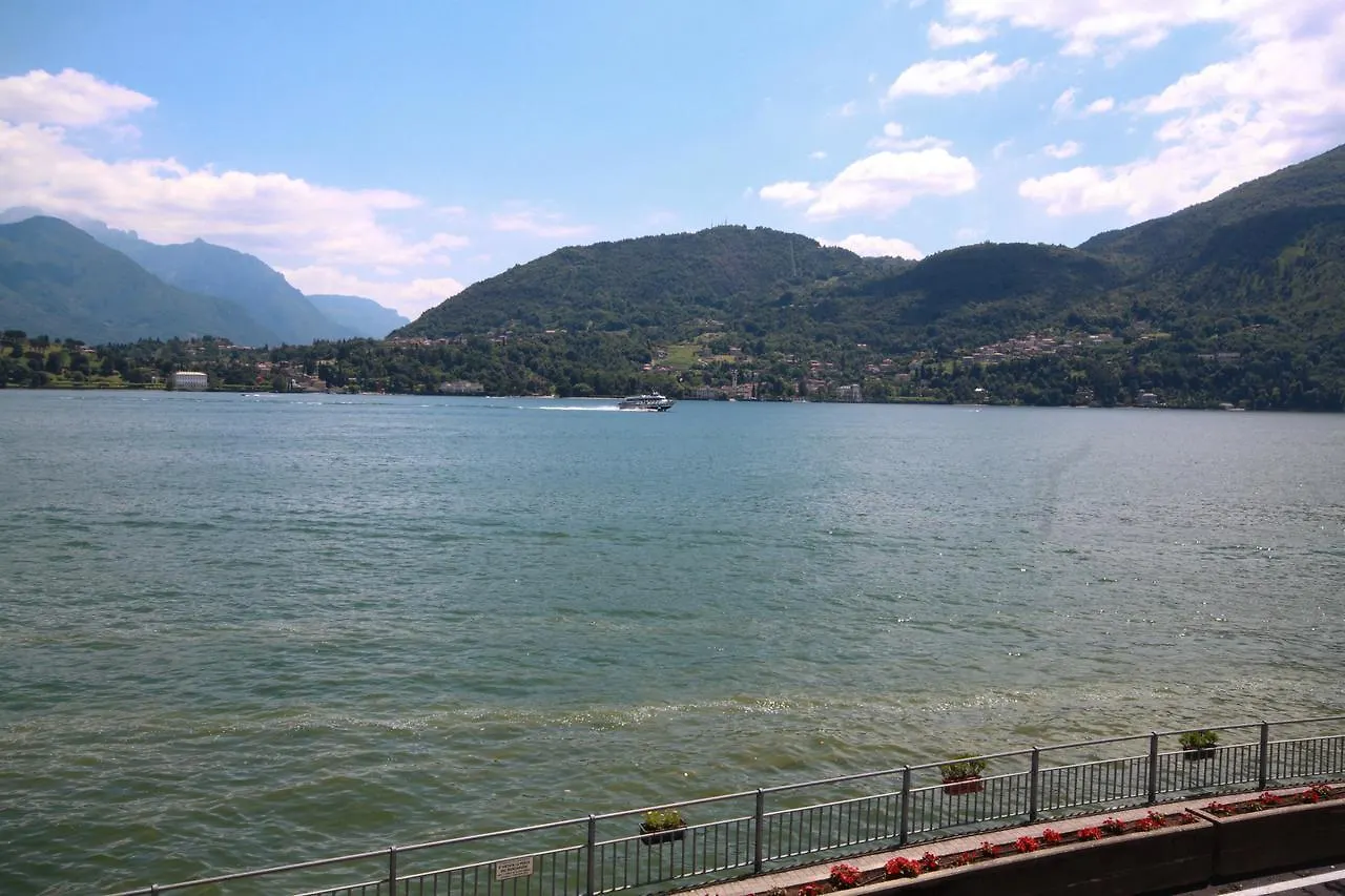 Rodrigo Lake Side Suite Apartment
